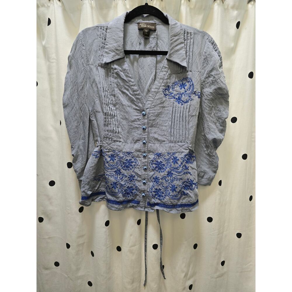 Anna Scott blue striped floral embroidered blouse beautiful buttons size large